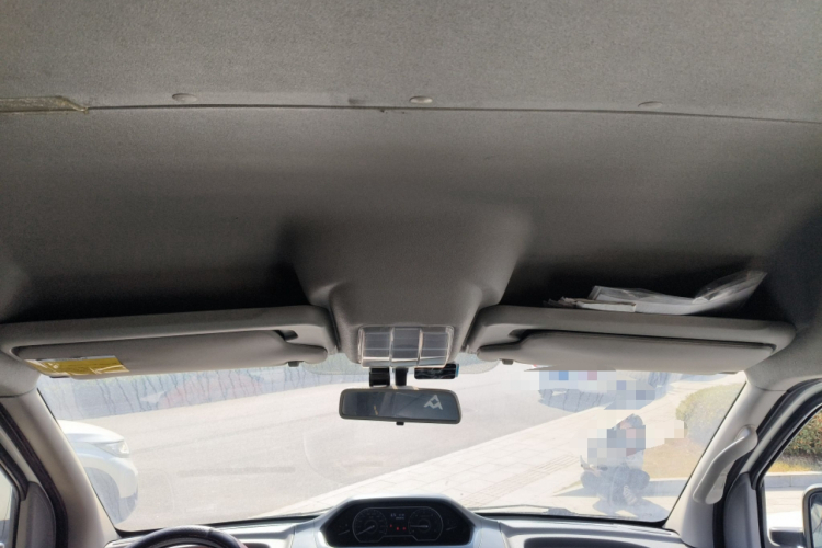 上汽大通MAXUS 新途V80 2021款 2.0T AMT经典傲运通短轴中顶5/6座中控内饰22