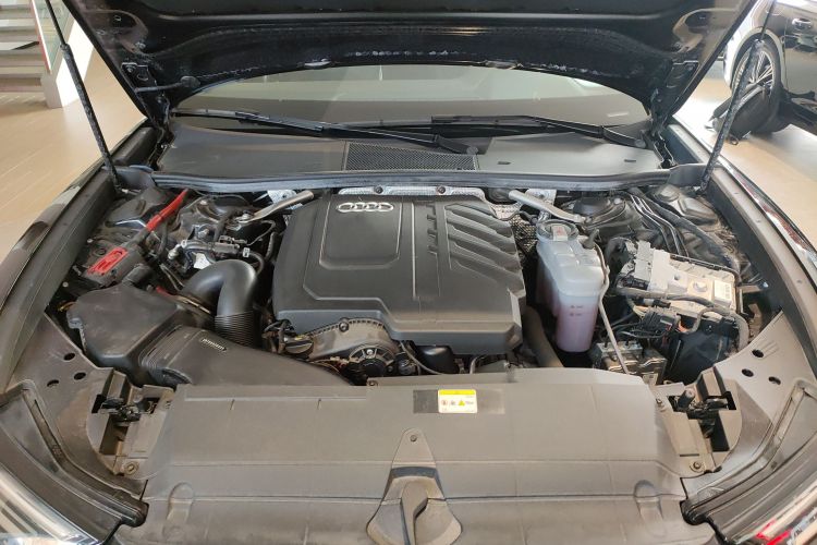 奥迪A6L 2024款 45 TFSI 臻选动感型机舱底盘24