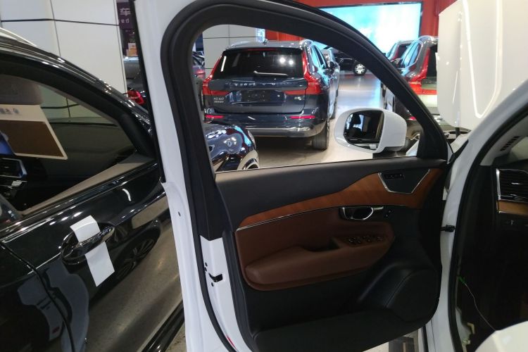 沃尔沃XC90 2020款 改款 T6 智逸豪华版 7座中控内饰47