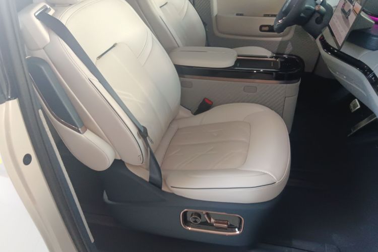 极氪MIX 2025款 长续航智驾版局部细节41