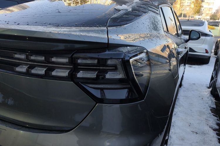 领克05 2020款 2.0TD 四驱劲Halo车身外观9