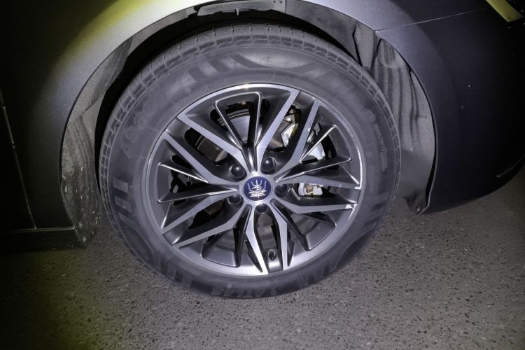 比亚迪 秦PLUS 2021款 DM-i 55KM 旗舰型车身外观10