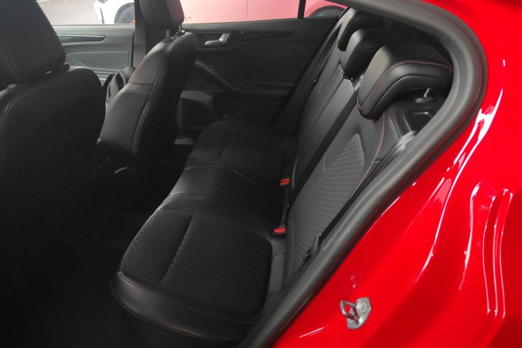 福特 福克斯 2020款 三厢 EcoBoost 180 自动ST Line中控内饰7004