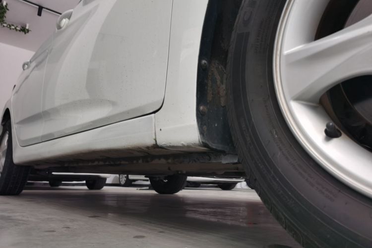 现代 瑞纳 2014款 1.4L 自动智能型GLS机舱底盘29