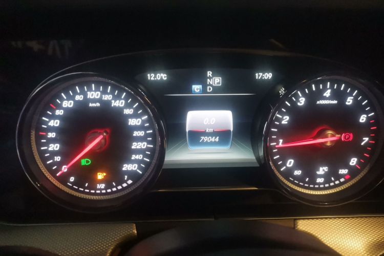 奔驰E级 2017款 E 300 运动型局部细节14