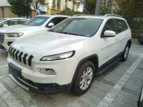 Jeep 自由光 2016款 2.4L 专业版