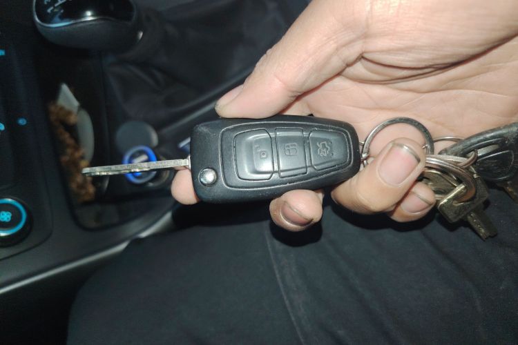 福特 福克斯 2017款 两厢 1.6L 手动舒适型智行版中控内饰7001