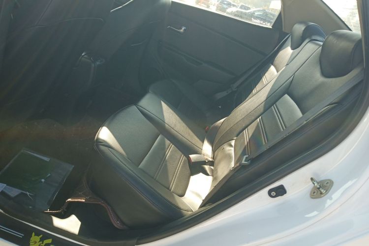 起亚K2 2015款 三厢 1.6L AT Premium中控内饰21
