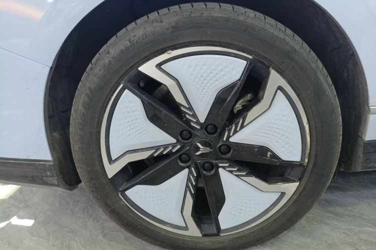 岚图汽车 岚图追光 2023款 四驱标准版车身外观6008