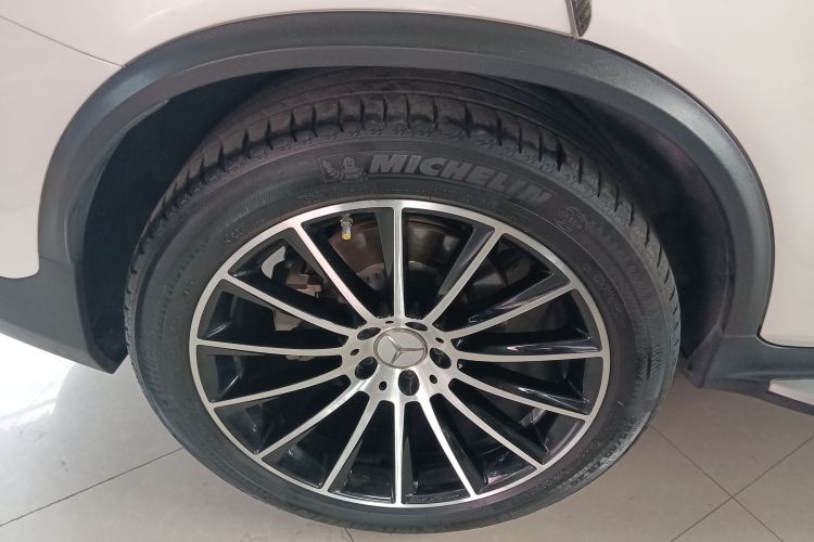 奔驰GLC轿跑 AMG 2017款 AMG GLC 43 4MATIC 轿跑SUV车身外观6008