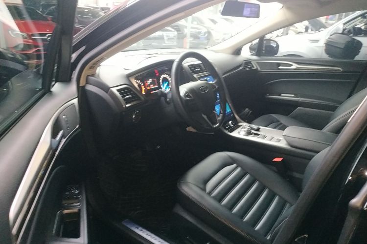 福特 蒙迪欧 2020款 EcoBoost 200 时尚型中控内饰20