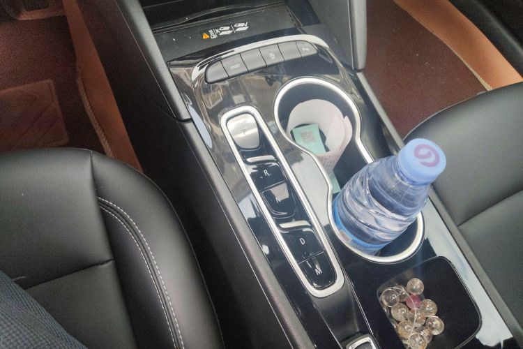 别克 君威 2024款 25T 超享版中控内饰18