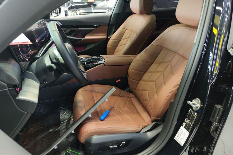 宝马5系 2024款 525Li M运动套装中控内饰19