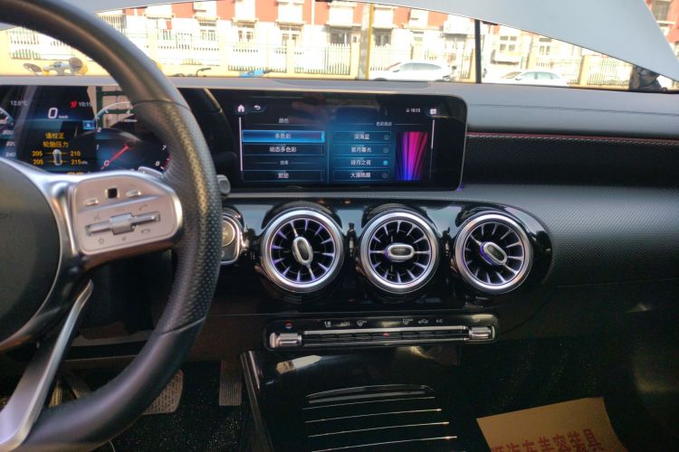奔驰A级 2020款 改款 A 200 L 运动轿车时尚型中控内饰16