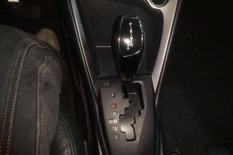 丰田 YARiS L 致炫 2015款 1.5E 自动魅动版中控内饰18