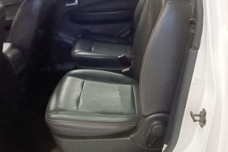 东风风光 风光370 2016款 1.5L 手动精英居家版 7座中控内饰21