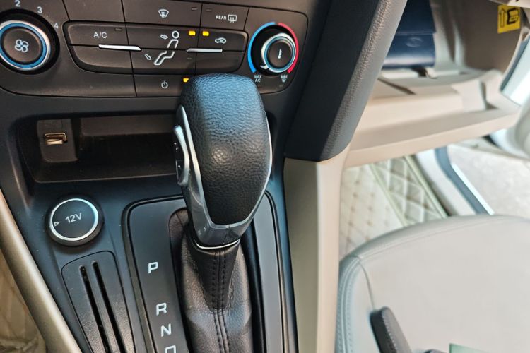 福特 福克斯 2018款 三厢经典 1.6L 自动舒适型智行版局部细节18