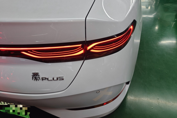 比亚迪 秦PLUS 2025款 DM-i 智驾版 55KM领先型车身外观9