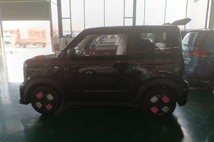 吉利银河 2025款 210km 熊猫卡丁车身外观4