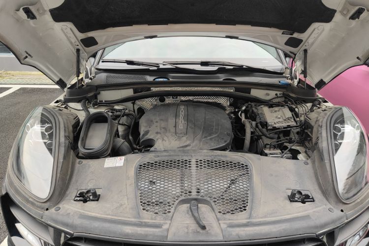 保时捷 2020款 Macan 2.0T机舱底盘24