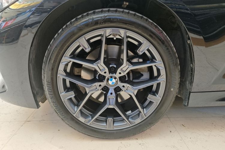 宝马3系 2025款 330Li M运动曜夜套装车身外观6007