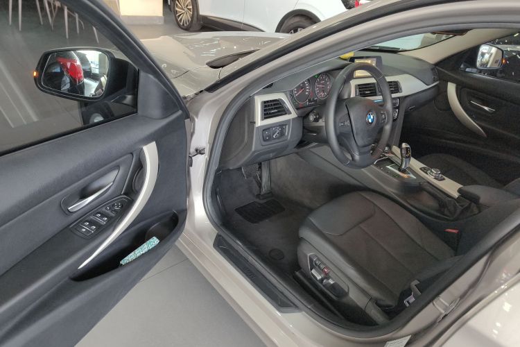 宝马3系 2016款 320i 时尚型中控内饰7003