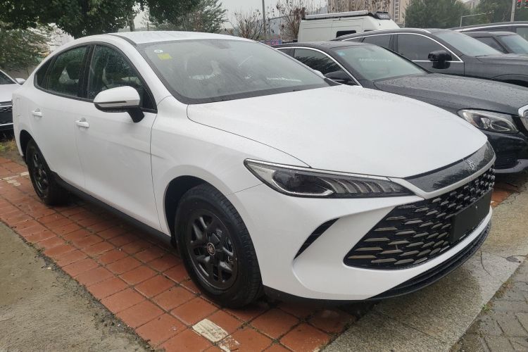 比亚迪 秦PLUS 2025款 DM-i 智驾版 55KM领先型车身外观3