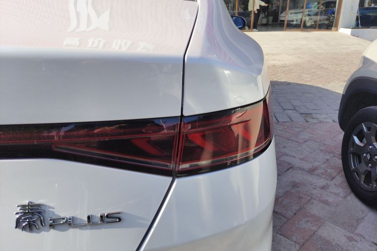 比亚迪 秦PLUS 2023款 冠军版 DM-i 120KM领先型车身外观9