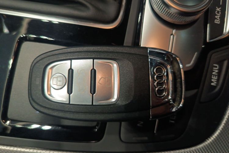 奥迪A6L 2018款 30周年年型 45 TFSI quattro 运动型中控内饰7001