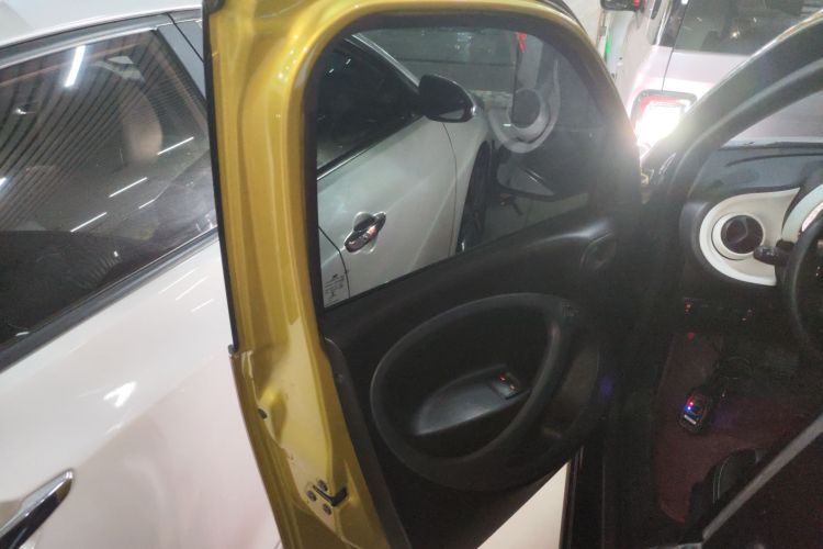 smart forfour 2016款 1.0L 52千瓦灵动版中控内饰7007