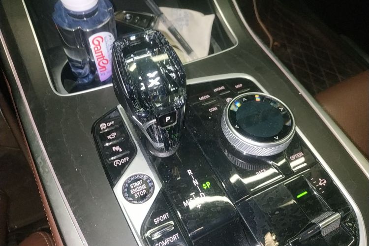 宝马X7 2021款 xDrive40i 领先型豪华套装中控内饰18