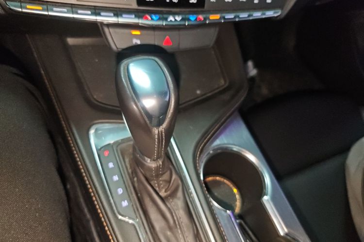 凯迪拉克CT4 2021款 28T 尊贵型中控内饰18