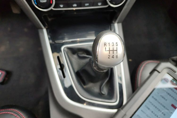 猎豹汽车 猎豹CS10 2015款 2.0T 手动卓越型中控内饰18