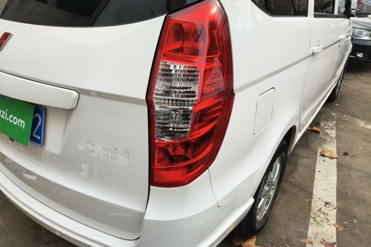 五菱汽车 五菱宏光 2014款 1.5L S标准型车身外观9