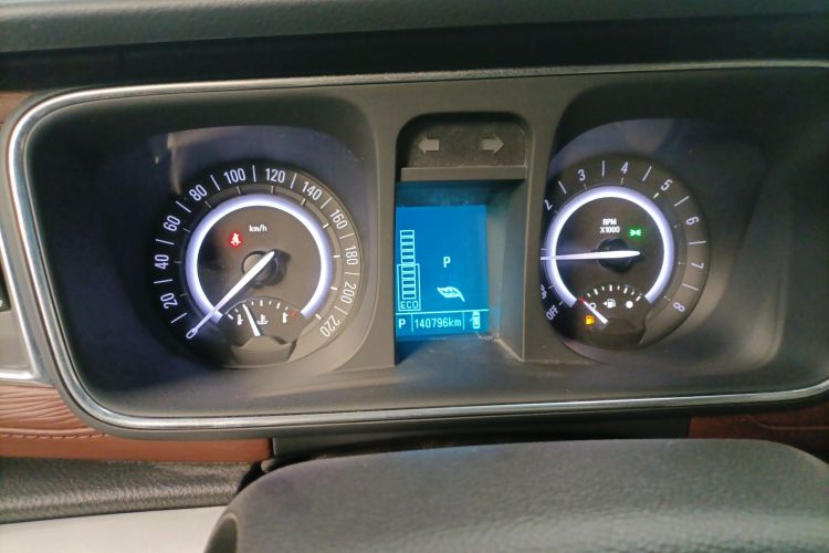 别克GL8 2017款 25S 豪华型 国V中控内饰14