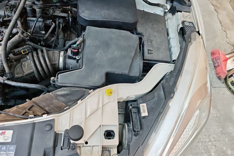 福特 福克斯 2018款 三厢经典 1.6L 自动舒适型智行版局部细节9007