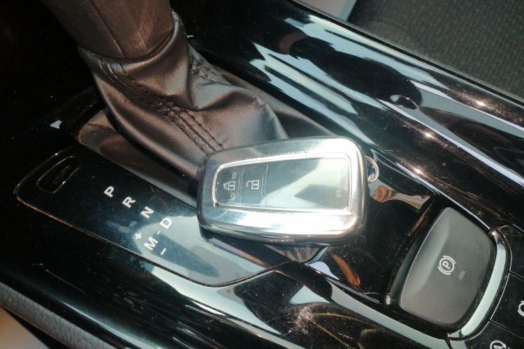 丰田 奕泽IZOA 2020款 2.0L 奕享版中控内饰7001