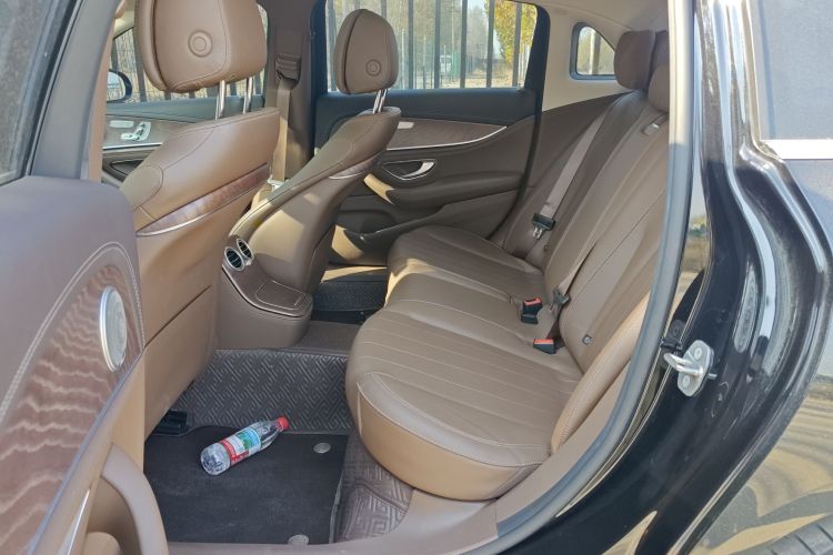 奔驰E级 2023款 改款 E 300 L 时尚型中控内饰7004