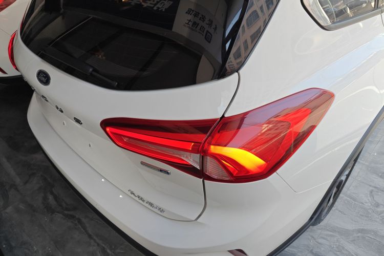 福特 福克斯 2021款 猎装版 EcoBoost 180 自动猎潮型车身外观6005