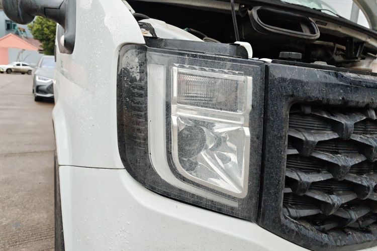 江铃福顺 2023款 2.0T 手动短轴中顶商运型多功能乘用车5座车身外观8