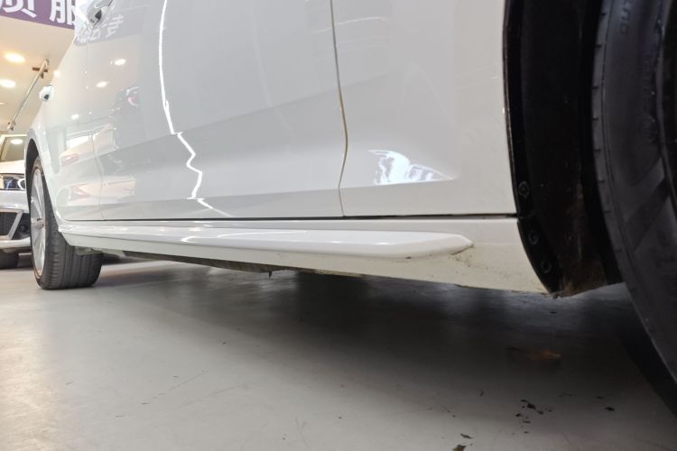 奥迪A4L 2019款 40 TFSI 时尚型 国VI局部细节9001