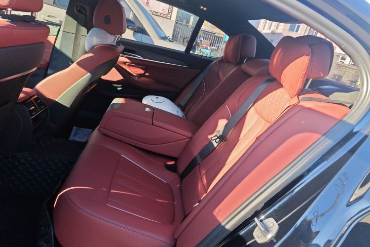 宝马5系 2023款 530Li 领先型 M运动套装中控内饰21