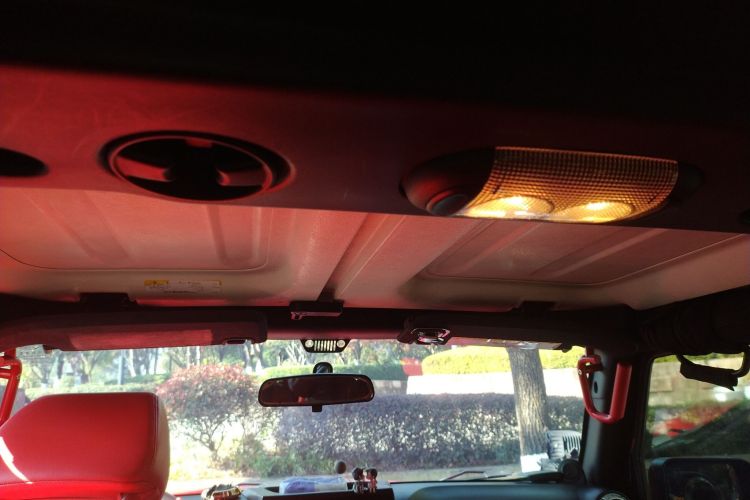 Jeep 牧马人 2012款 3.6L Sahara 两门版局部细节22