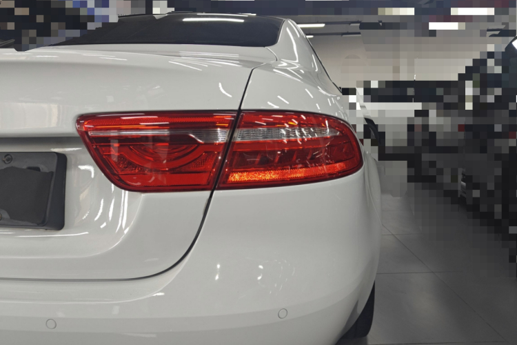 捷豹XEL 2018款 2.0T 200PS 尊享版车身外观6006