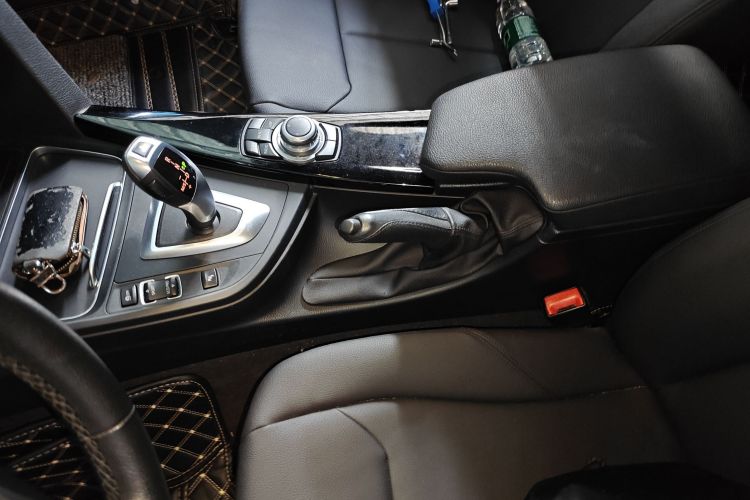 宝马3系 2016款 320Li 时尚型中控内饰11