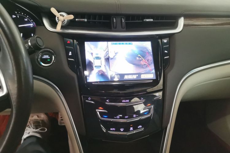 凯迪拉克XTS 2017款 28T 精英型中控内饰16