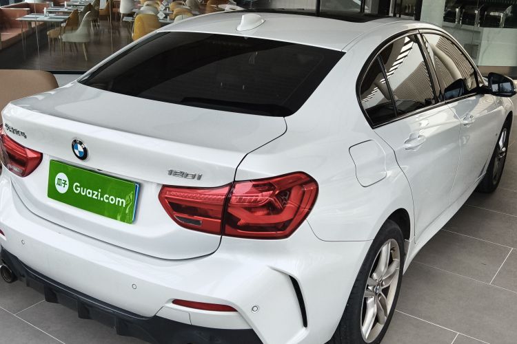 宝马1系 2021款 改款 120i M运动曜夜版车身外观7