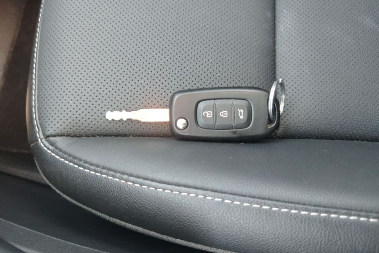 雷诺 科雷缤 2019款 TCe270 自动劲致型中控内饰7001