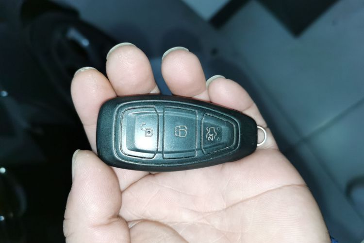 福特 福克斯(进口) 2013款 2.0T ST 标准版中控内饰11