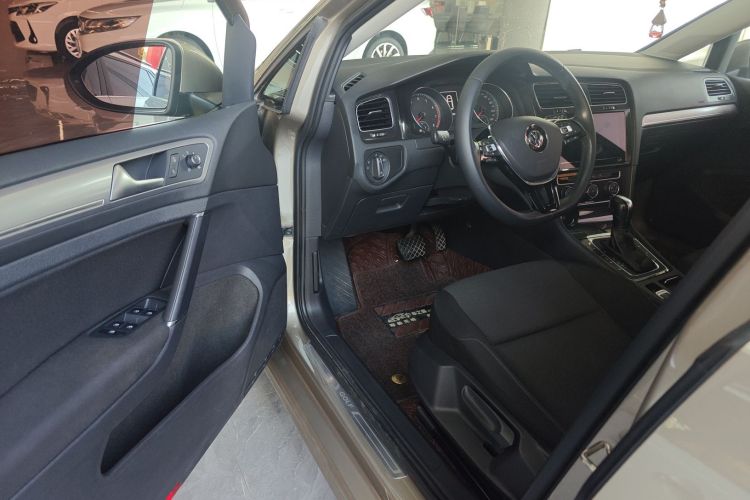 大众 高尔夫 2020款 200TSI DSG舒适进取版中控内饰20